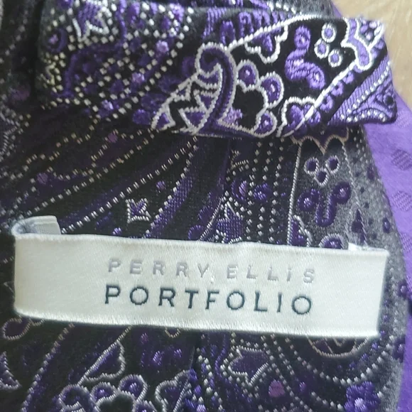 Perry Ellis portfolio necktie - Picture 4 of 8
